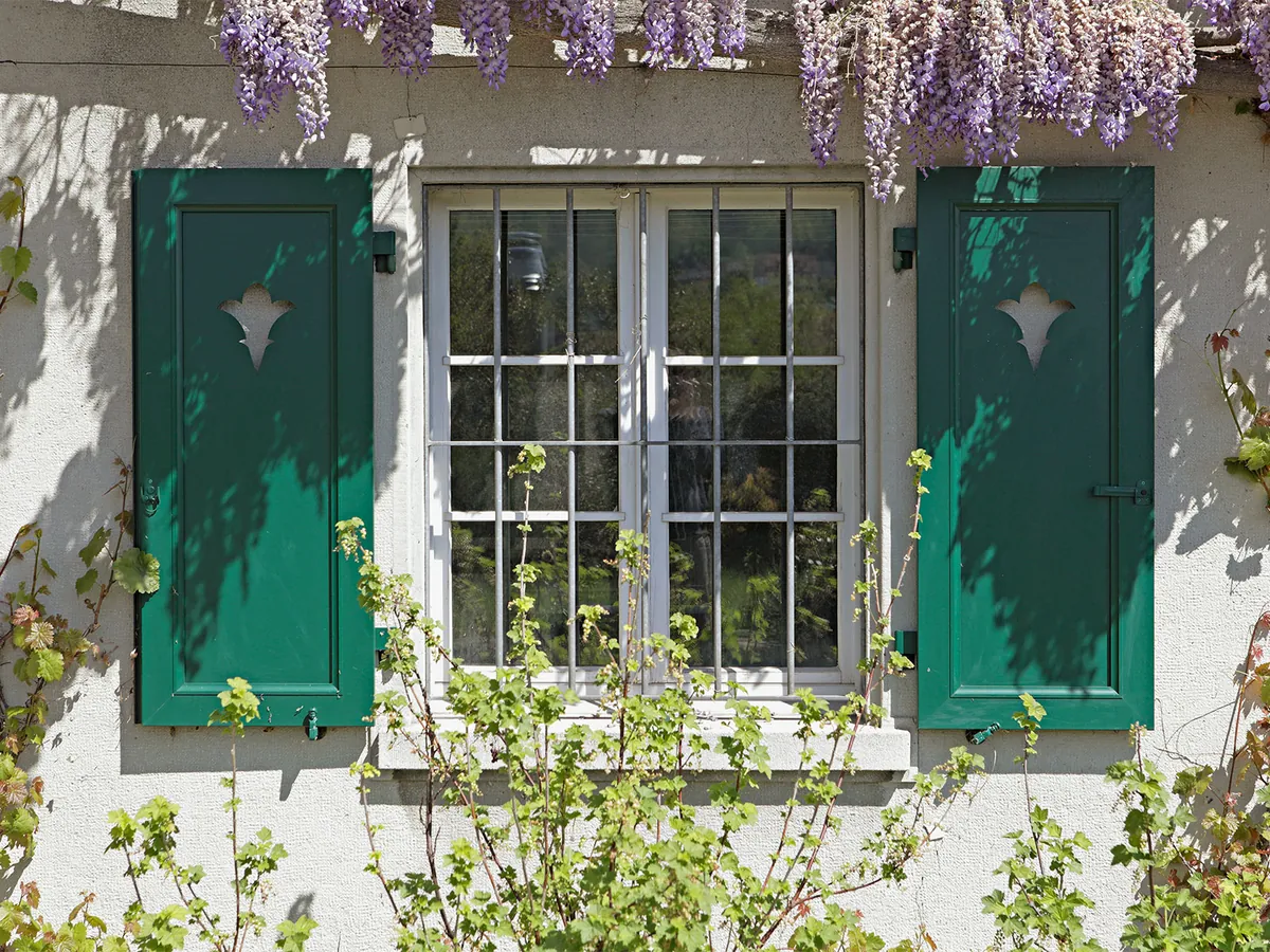 Aluminium-Fensterladen mit feststehenden Lamellen